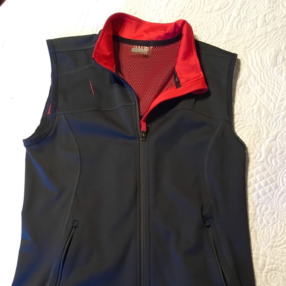 Athleta vest with back pockets